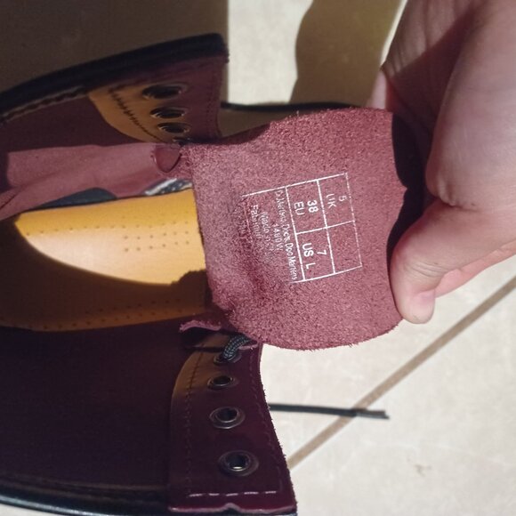 Doc martins womens 1480 size 7 like new condition - Picture 3 of 5